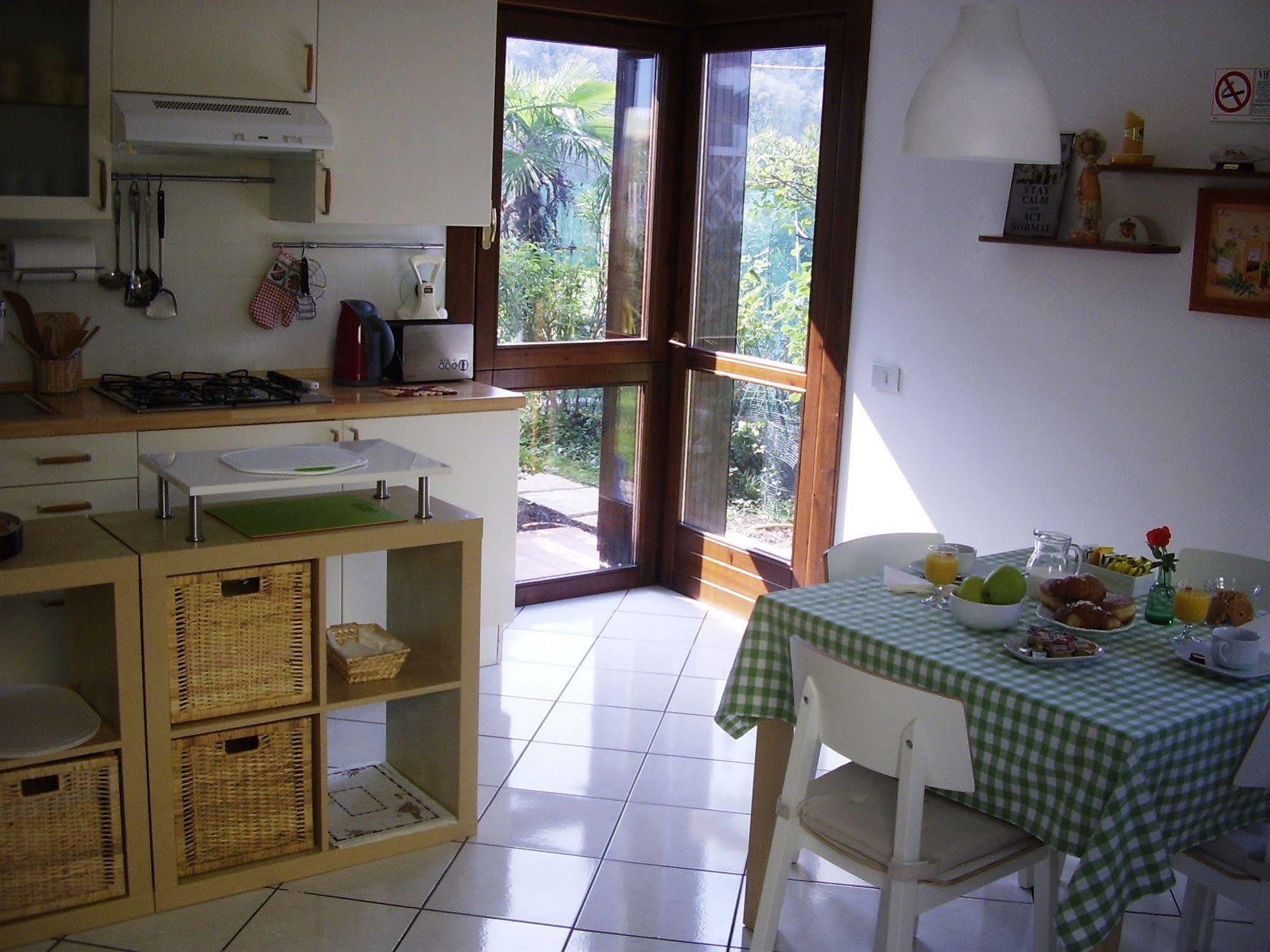 B&B Nautilus Puegnago del Garda Esterno foto